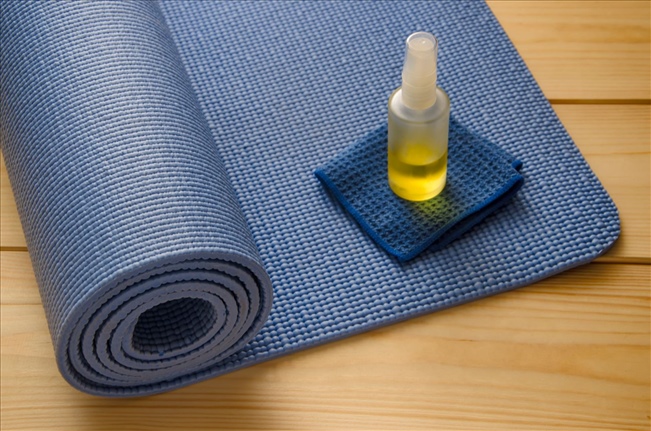 cleaning manduka mat