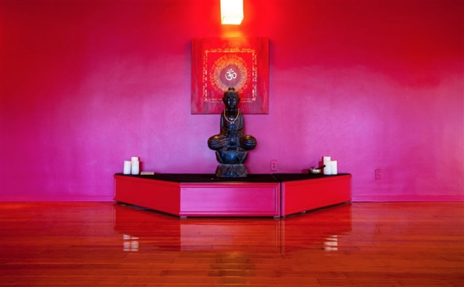 Yoga Studio of the Month: Black Dog Yoga in Sherman Oaks, CA –